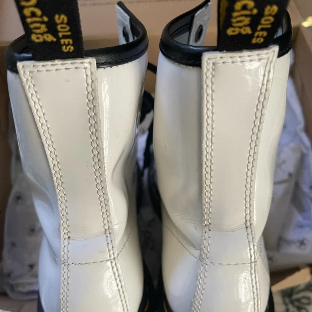 Dr. Martens 1460 Patent Leather Women's Lace-up Shiny  Doc Martens White - Picture 9 of 15